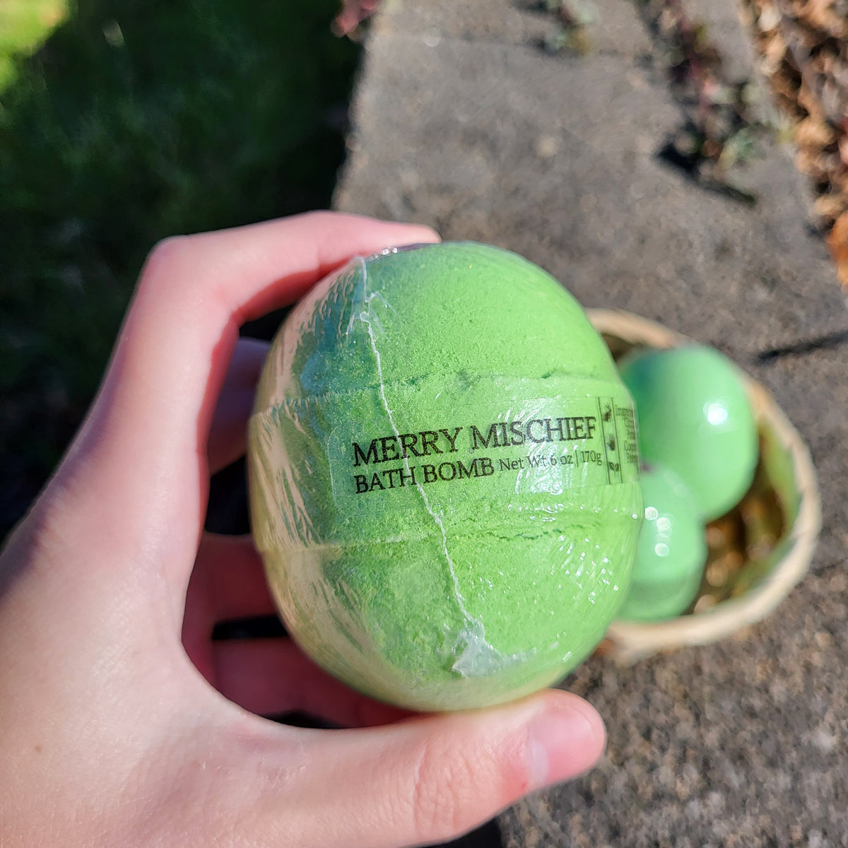 Merry Mischief 6 oz bathbomb - Limited Seasonal Inventory