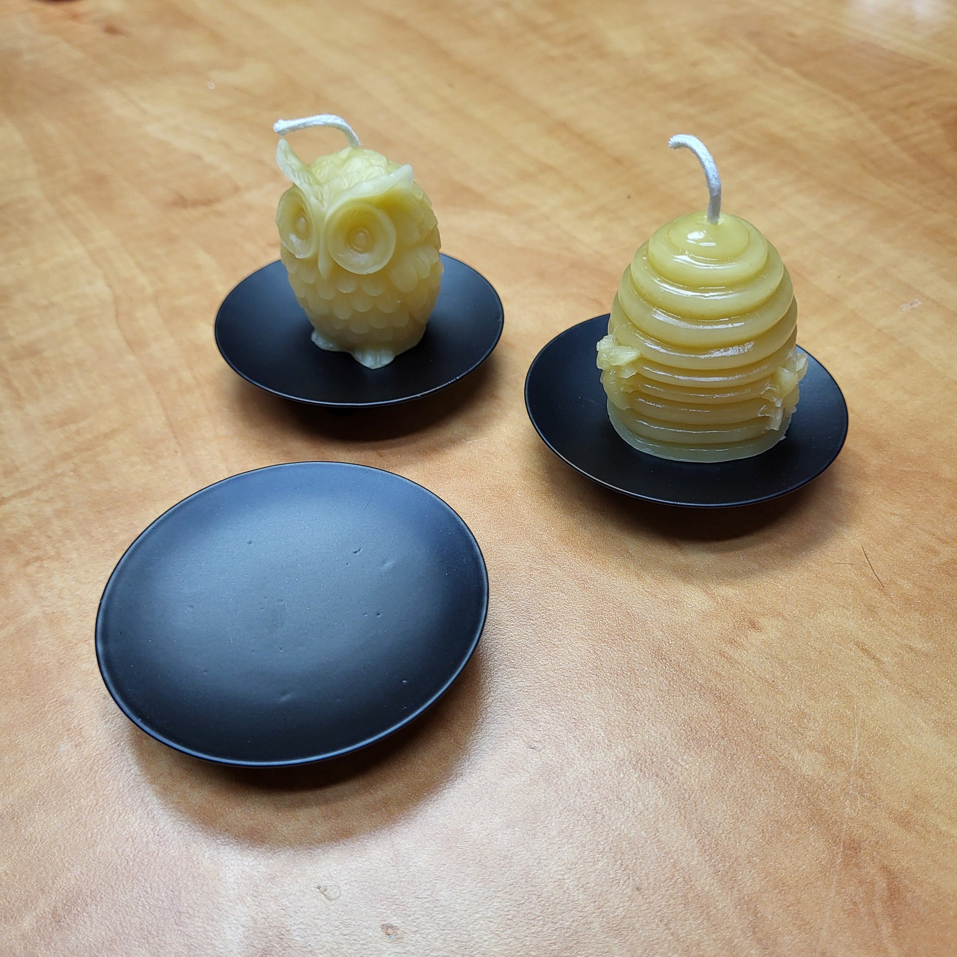 Candle dish with two unique candles shaped like an owl and a honeycomb for decorative use