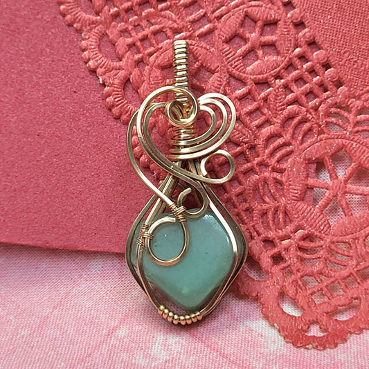Handcrafted gold wire pendant featuring a beautiful green aventurine gemstone for unique jewelry lovers