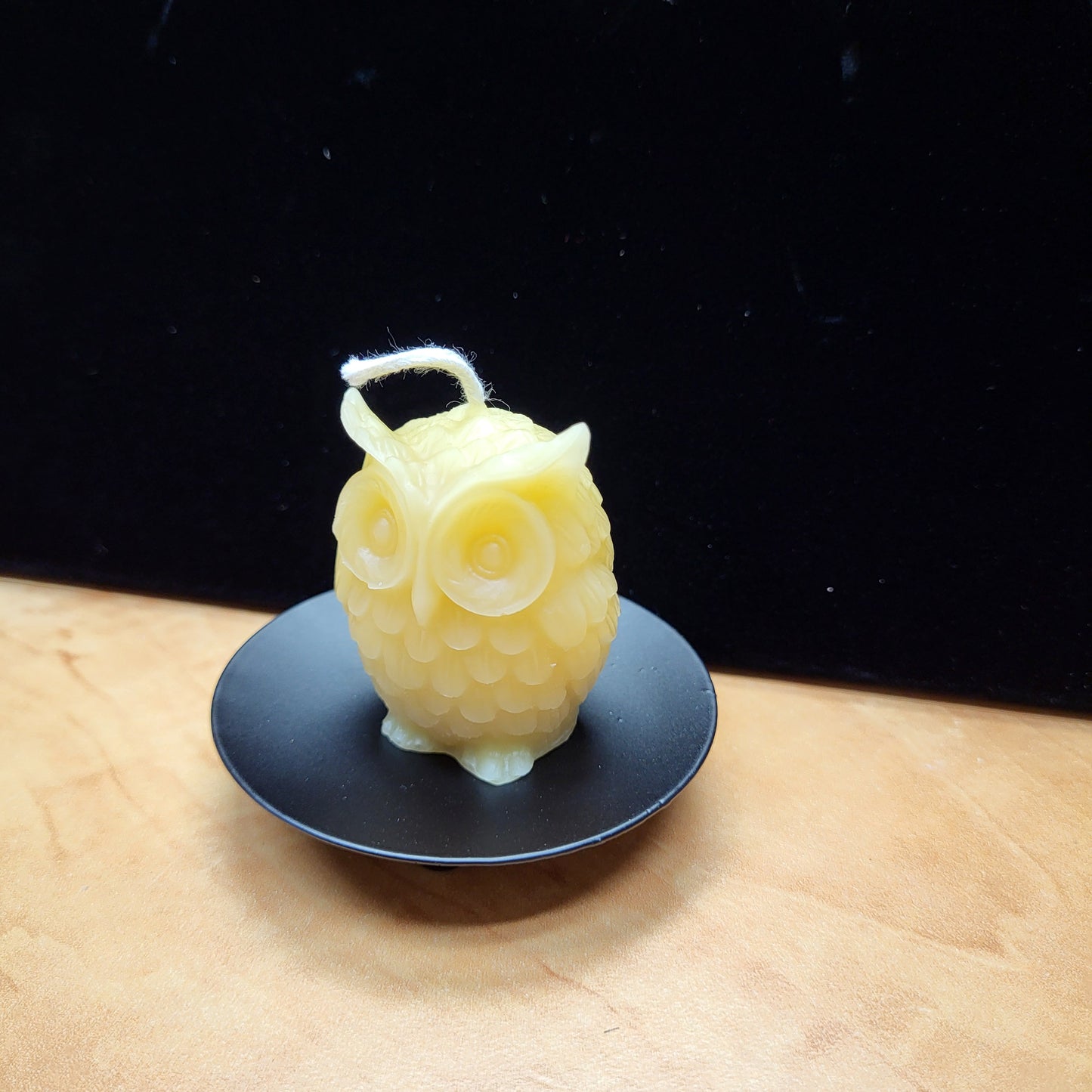 Little beeswax owl candle in yellow with detailed feathers, perfect for cozy decorations