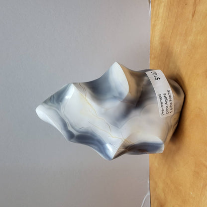 Pre-owned Orca Agate Flame sculpture weighing 1.6 lbs, showcasing unique blue and white patterns
