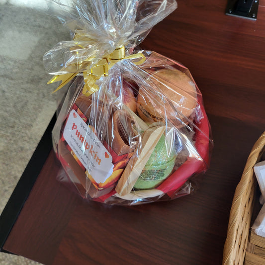 Small Round gift basket (holds 3-4 items)