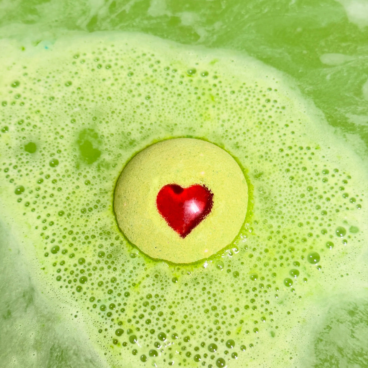 Merry Mischief 6 oz bathbomb - Limited Seasonal Inventory
