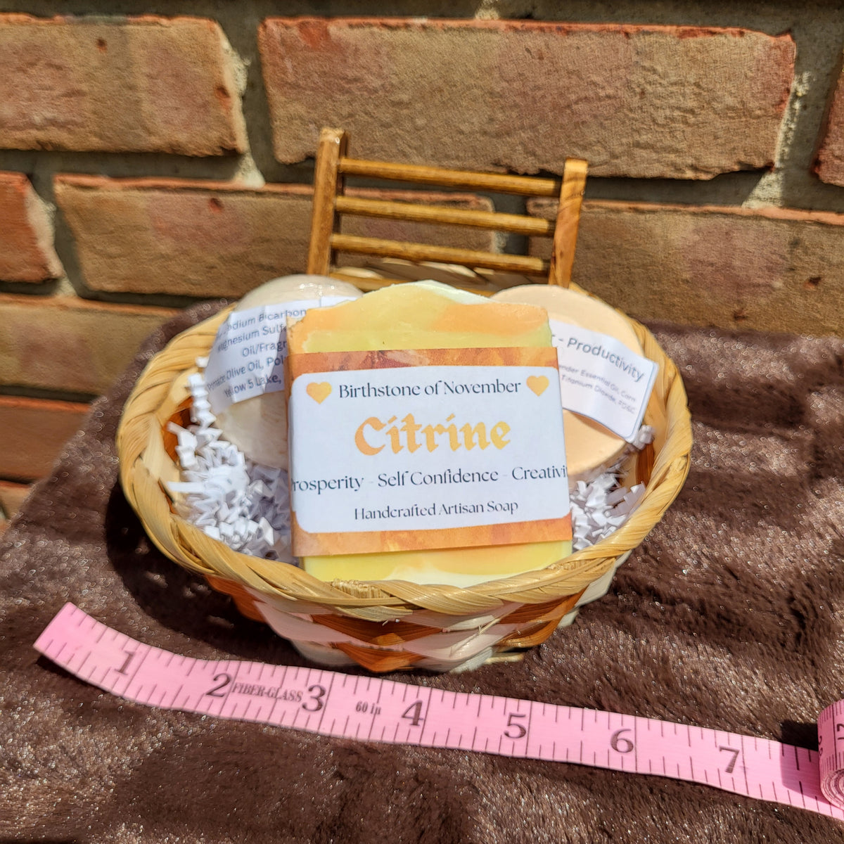 Small Round gift basket (holds 3-4 items)